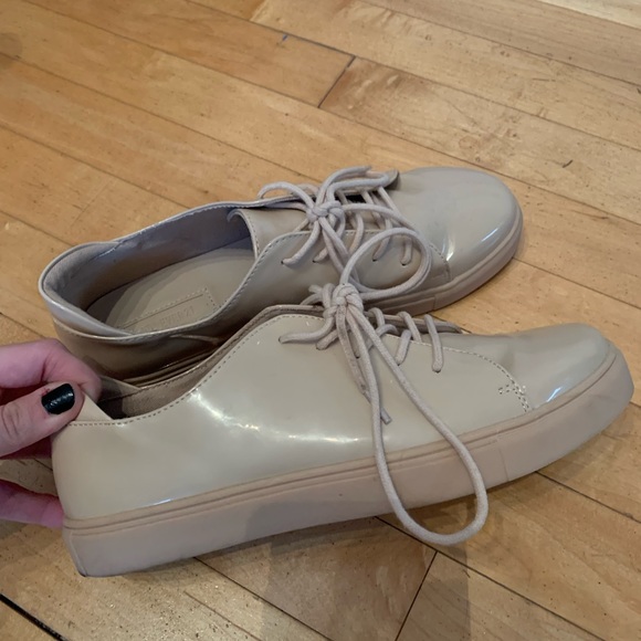 [7]👟F21 faux patent leather lace up shoes - Picture 2 of 10